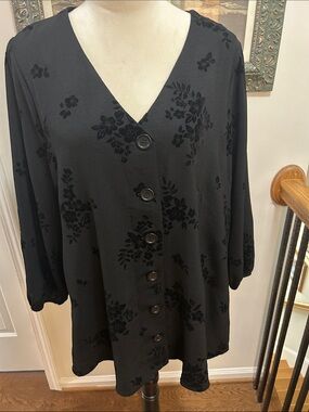 Black Floral Button-Front V-Neck Blouse